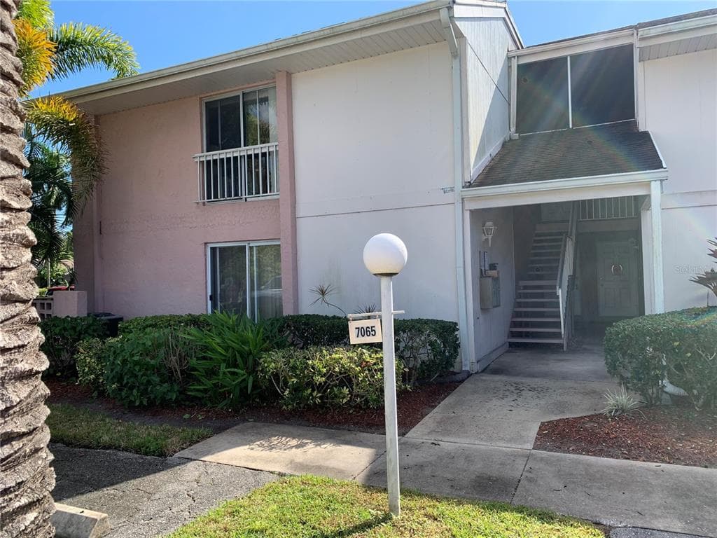 7065 QUAIL RUN COURT E UNIT 2 FORT MYERS, FL 33908