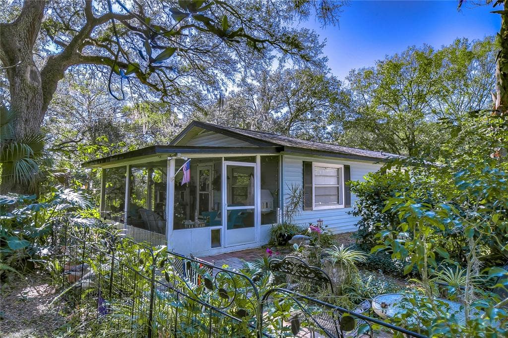 4220 LAKEWOOD DRIVE SEFFNER, FL 33584