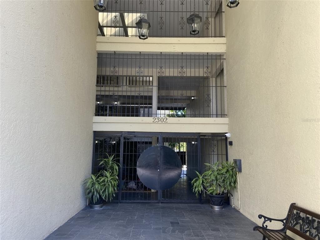 2302 S MANHATTAN AVENUE UNIT 103 TAMPA, FL 33629