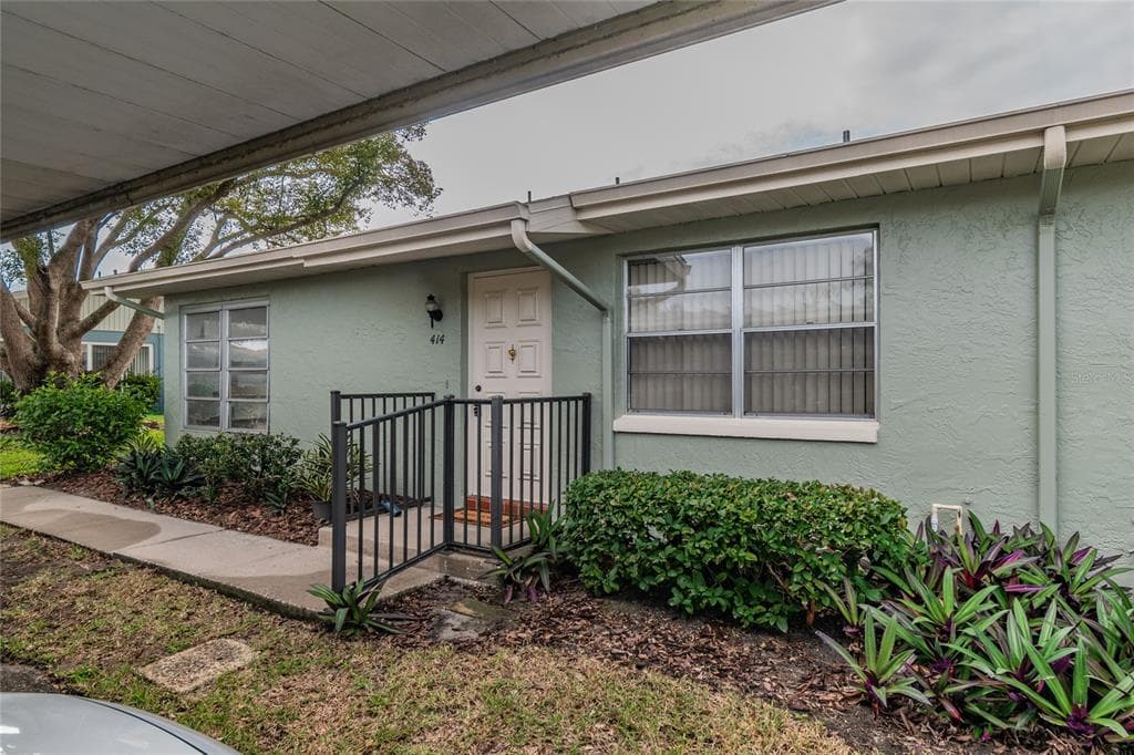 414 GLOUCESTER BOULEVARD UNIT 38 SUN CITY CENTER, FL 33573
