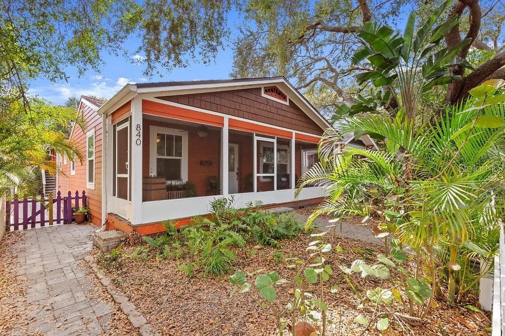 840 1/2 9TH AVENUE S ST PETERSBURG, FL 33701