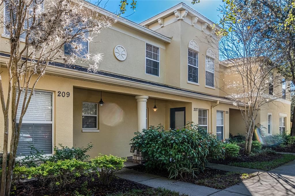 207 DRAGONS FIRE PLACE VALRICO, FL 33594
