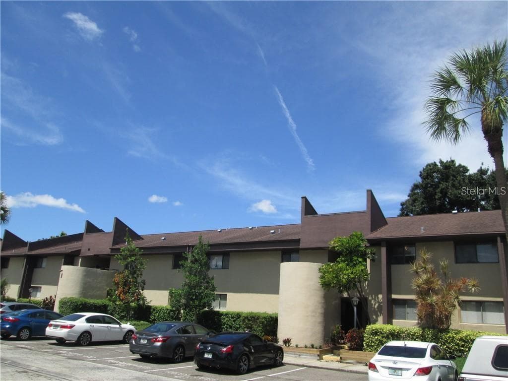 735 S VILLAGE DRIVE N UNIT 208 ST PETERSBURG, FL 33716