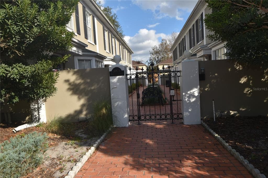 308 S BUNGALOW PARK AVENUE UNIT B TAMPA, FL 33609