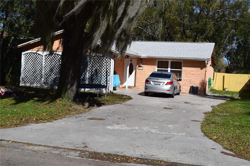 3015 W SITKA STREET TAMPA, FL 33614