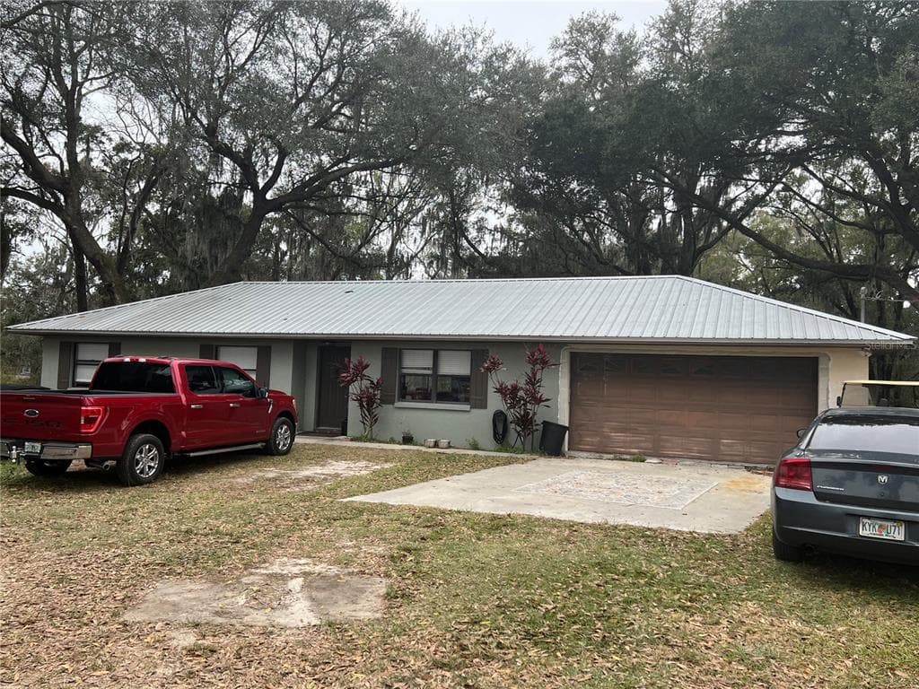 3911 PIPPIN ROAD PLANT CITY, FL 33567