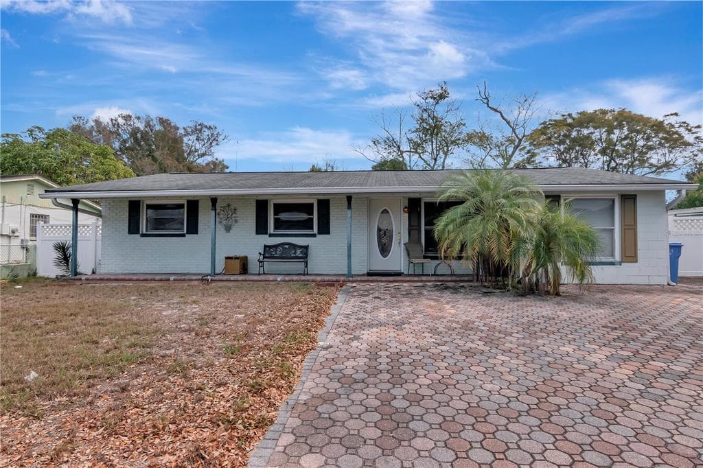 5923 YORKSHIRE ROAD TAMPA, FL 33634