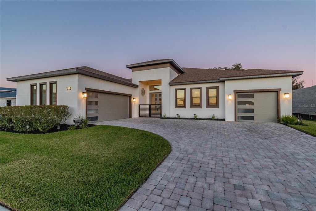 8718 SANDERS TREE LOOP WESLEY CHAPEL, FL 33545