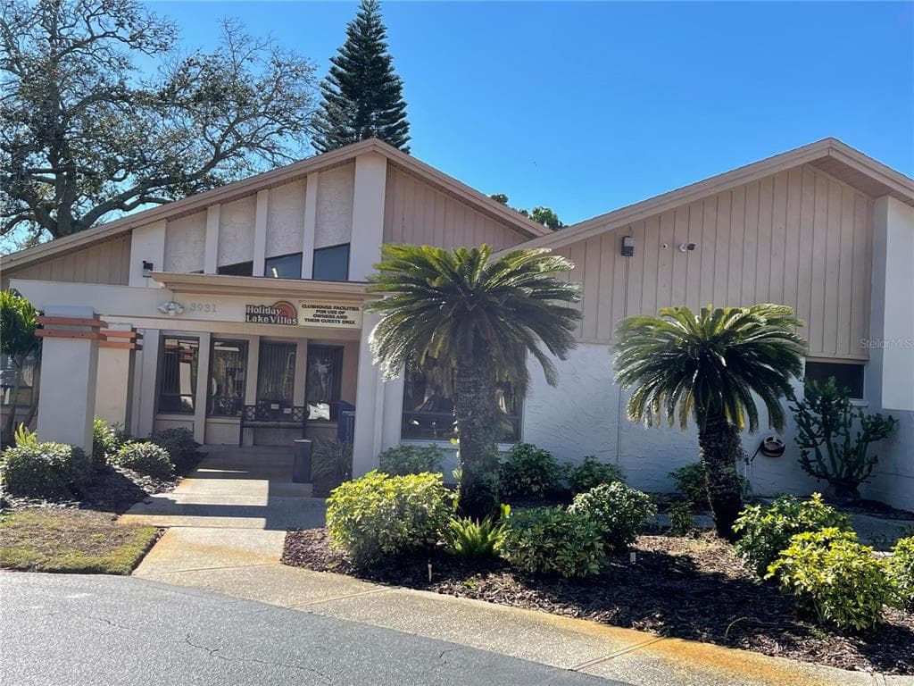 1048 BOWSPRIT LANE UNIT 10 HOLIDAY, FL 34691