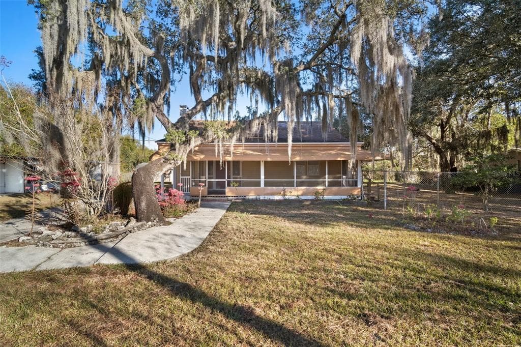 2440 BURNS STREET LAKELAND, FL 33801