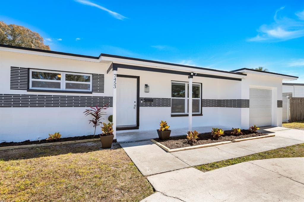 7453 BAY STREET NE ST PETERSBURG, FL 33702