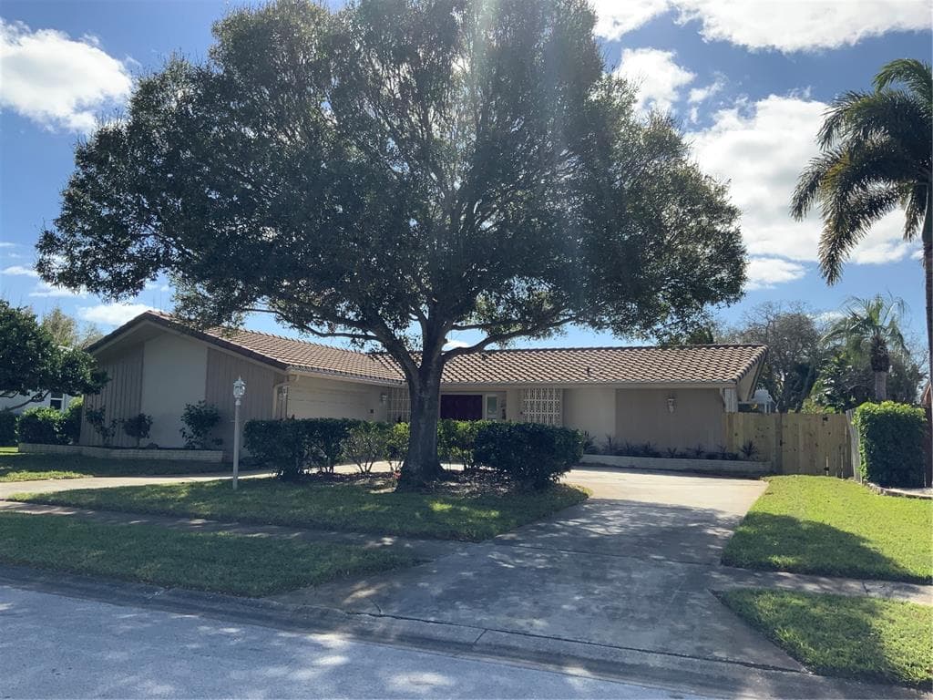 13674 PEBBLE DRIVE LARGO, FL 33774