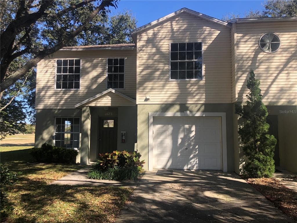 1423 ADAMS CIRCLE E LARGO, FL 33771