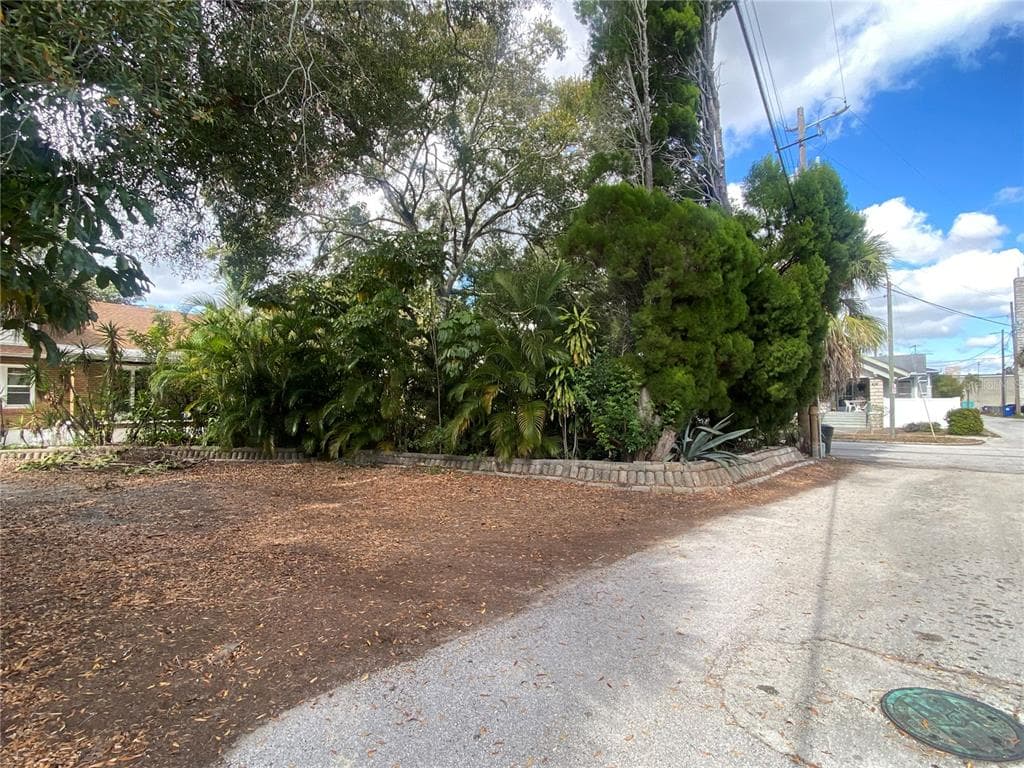 916 25TH AVENUE N ST PETERSBURG, FL 33704