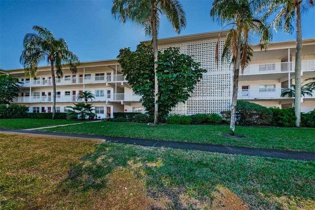 5150 10TH AVENUE N UNIT 309 ST PETERSBURG, FL 33710