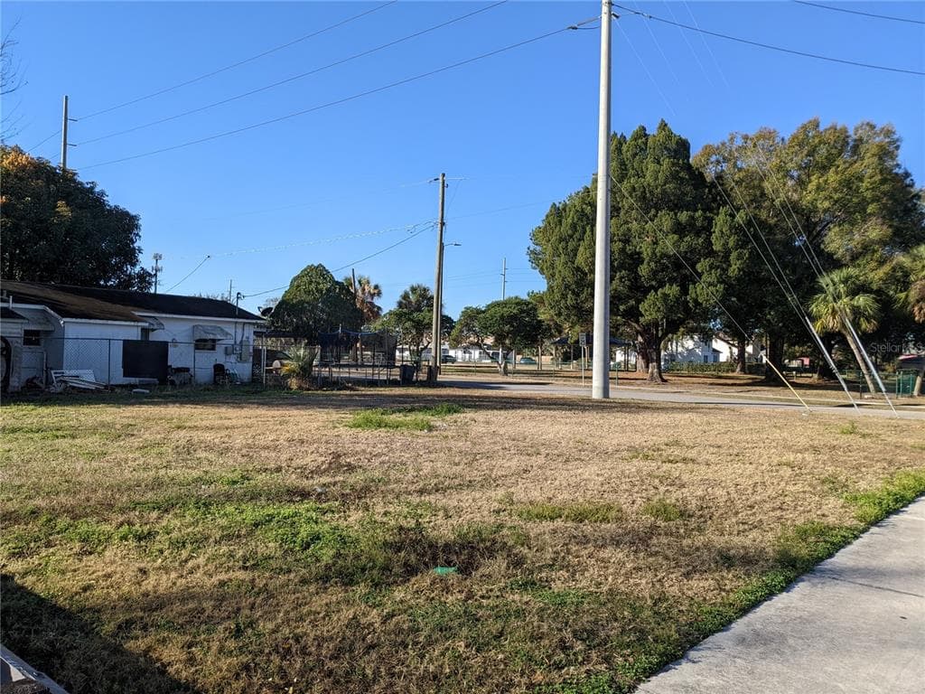 701 E LAURA STREET PLANT CITY, FL 33563