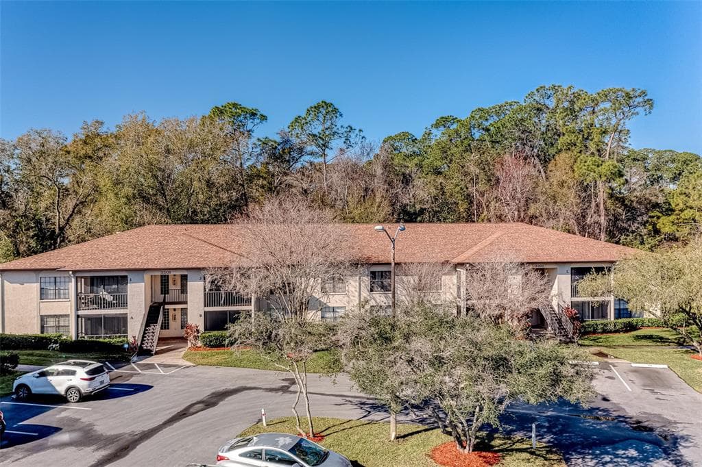 3301 CRYSTAL COURT E UNIT M PALM HARBOR, FL 34685