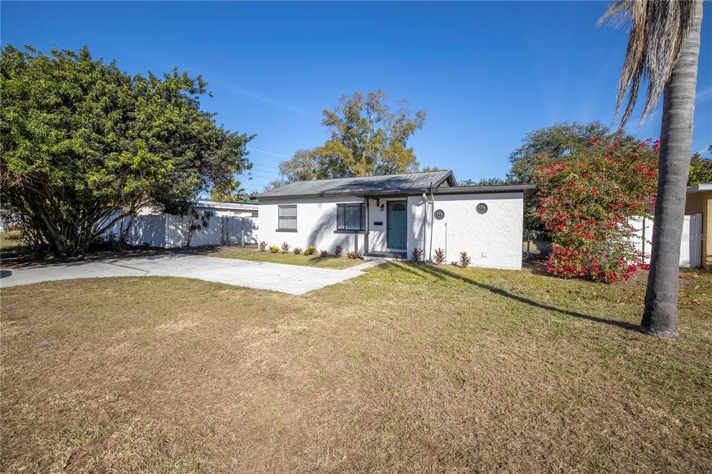 209 40TH AVENUE NE ST PETERSBURG, FL 33703