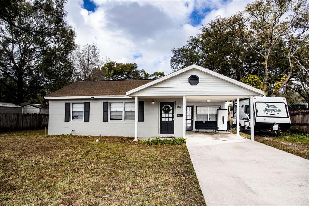 1502 E FRANCES AVENUE PLANT CITY, FL 33563