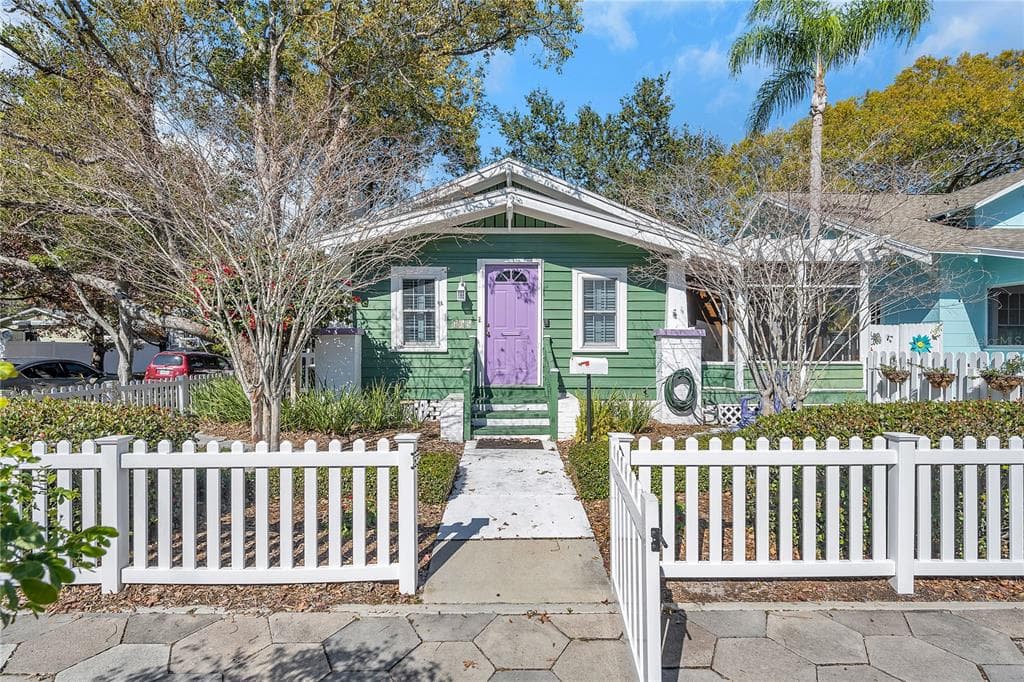 405 10TH AVENUE NE ST PETERSBURG, FL 33701