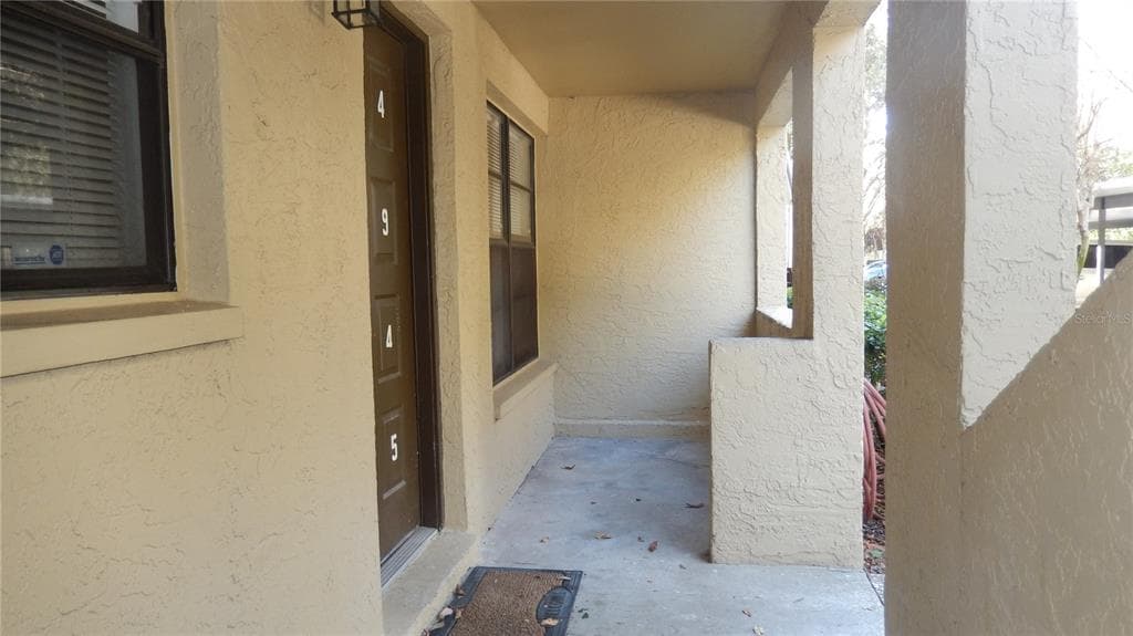 4945 PURITAN CIRCLE UNIT 406 TAMPA, FL 33617