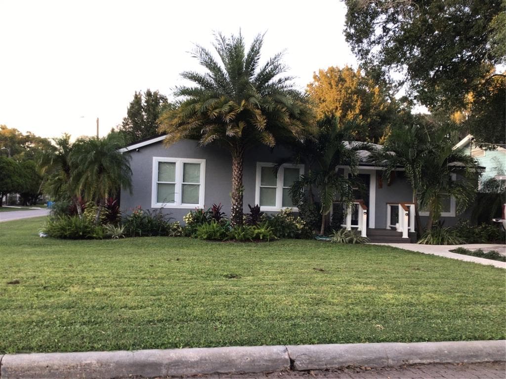 719 W WOODLAWN AVENUE