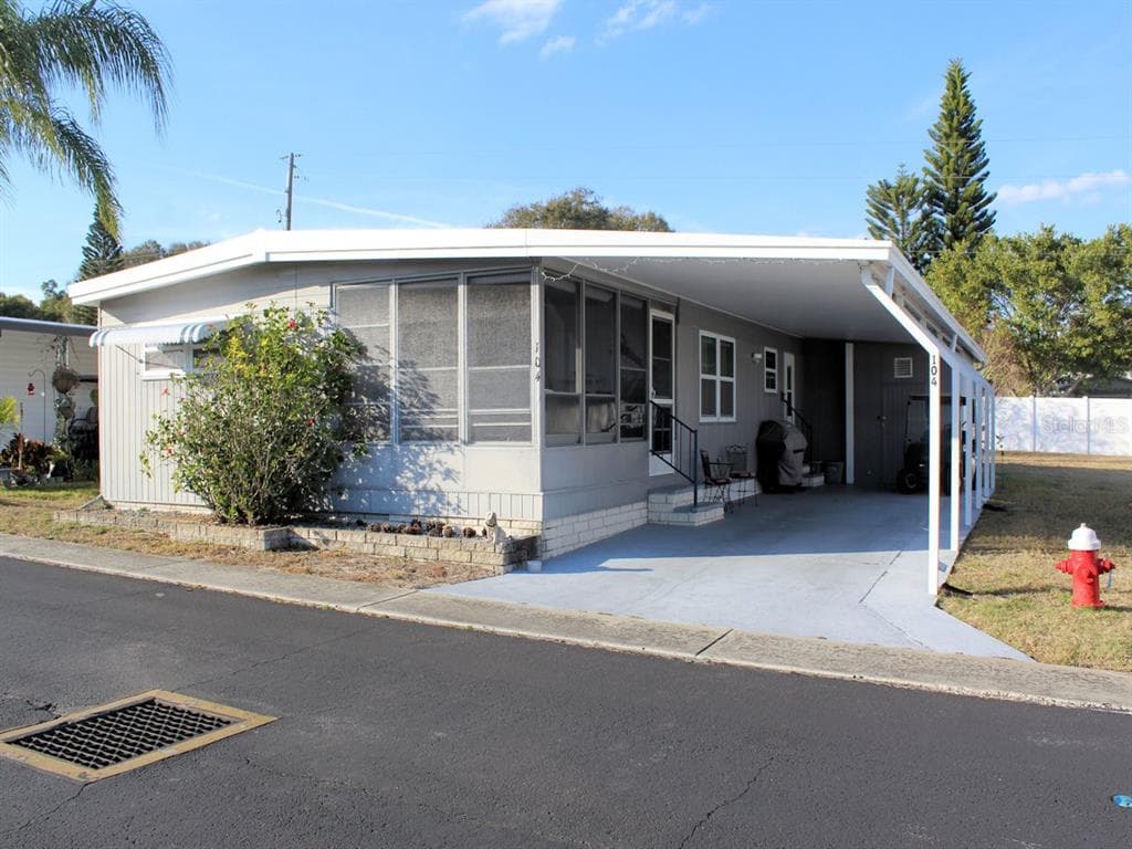 104 ROYAL PALM CIRCLE LARGO, FL 33778