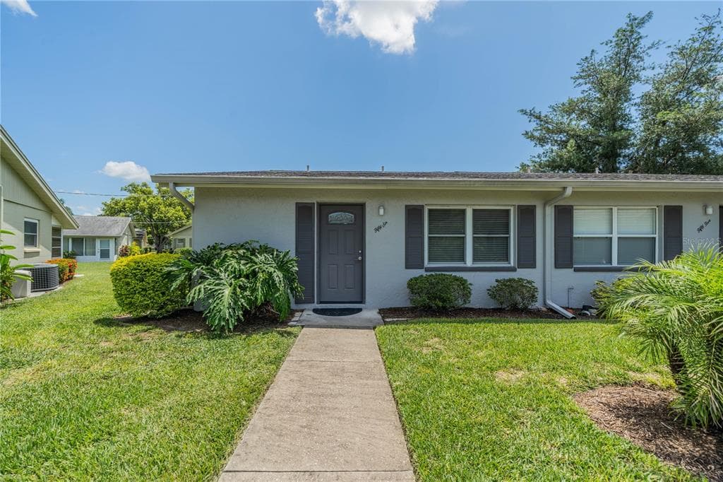 302 CANTON COURT UNIT 56 SUN CITY CENTER, FL 33573