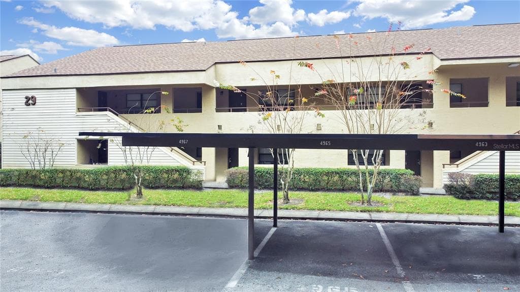 4963 PURITAN CIRCLE UNIT 422 TAMPA, FL 33617