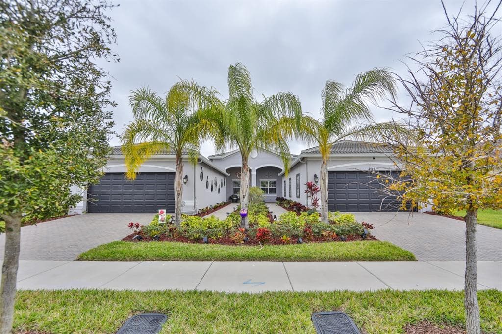 4915 AVILA LAKES DRIVE WIMAUMA, FL 33598
