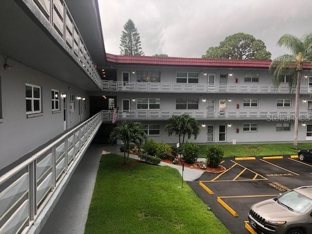 5660 80TH STREET N UNIT B304 ST PETERSBURG, FL 33709