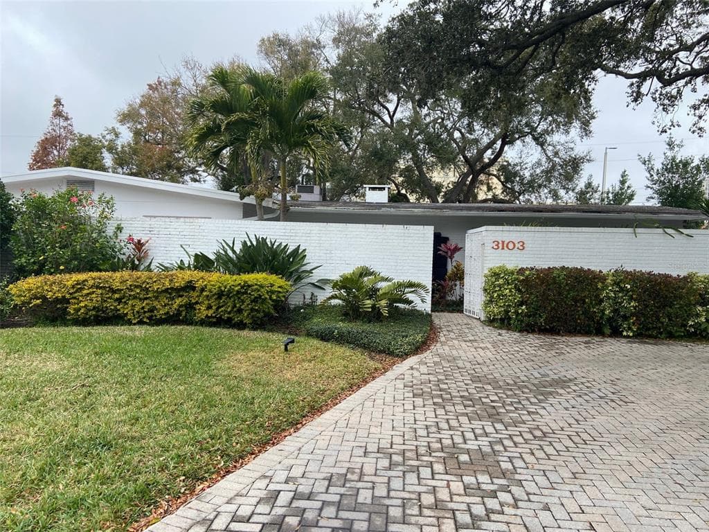 3103 N JULIA CIRCLE TAMPA, FL 33629