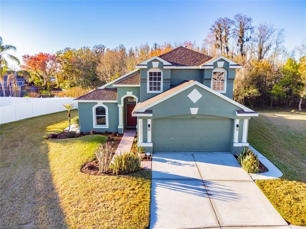 1221 TREESDALE COURT