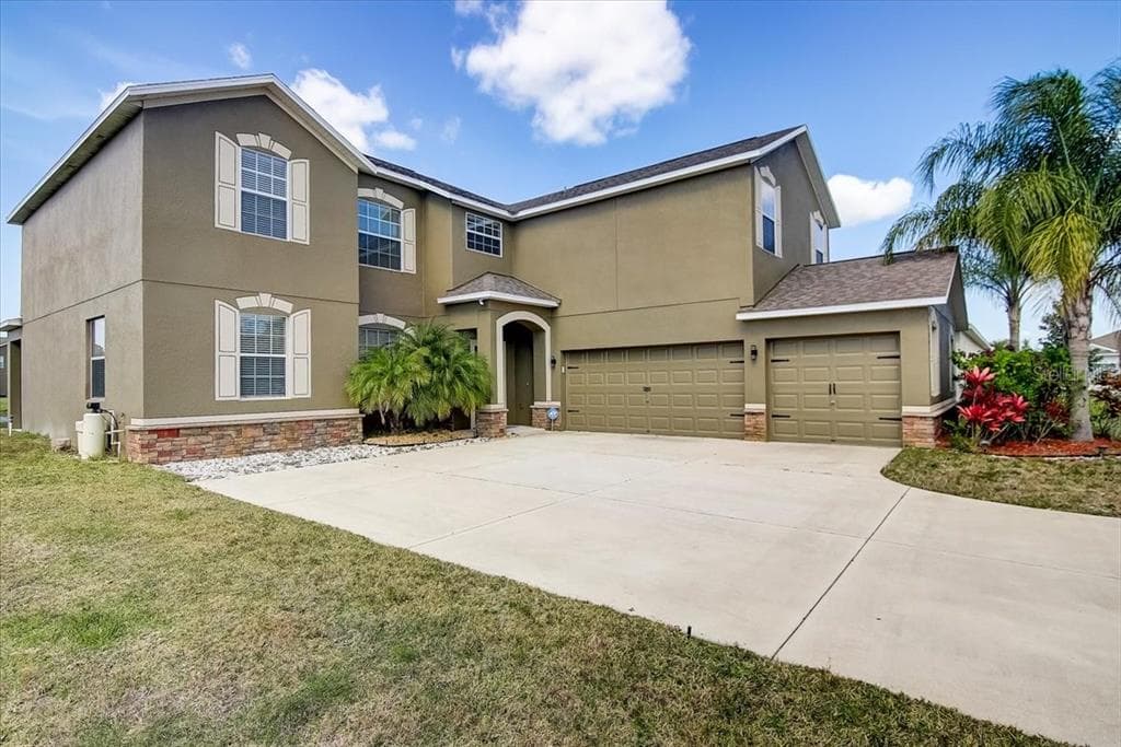 2405 CUMBERLAND CLIFF DRIVE RUSKIN, FL 33570