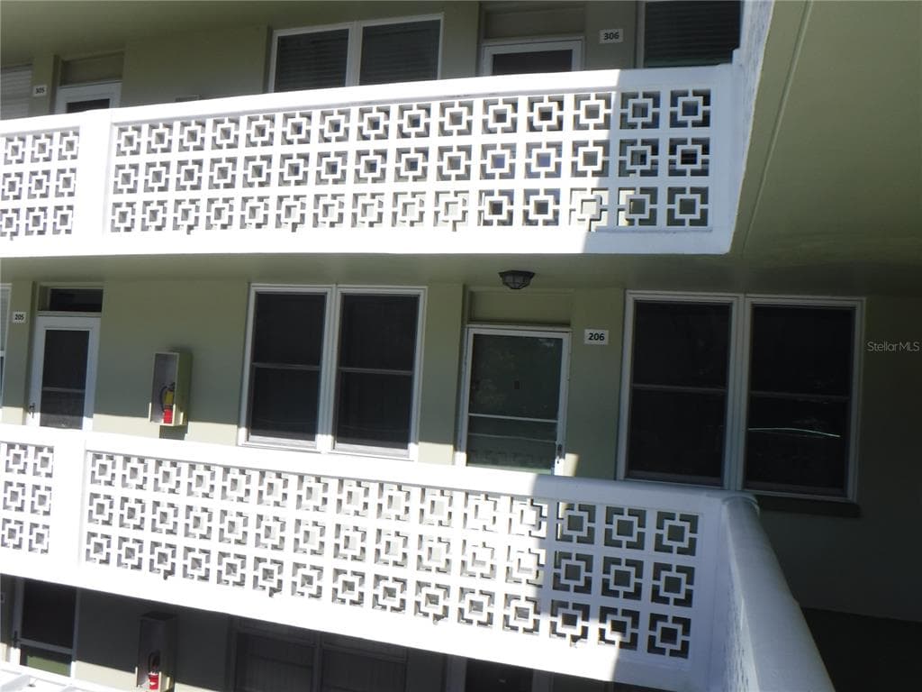 4710 BAY STREET NE UNIT 206 ST PETERSBURG, FL 33703