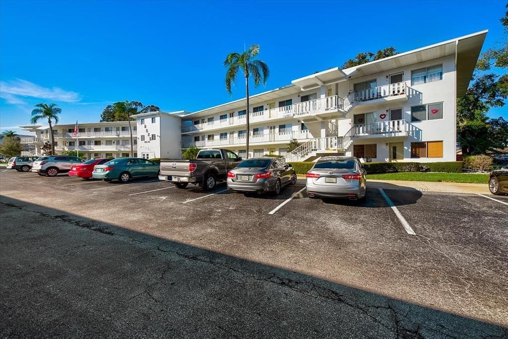 8525 111TH STREET UNIT 202 SEMINOLE, FL 33772