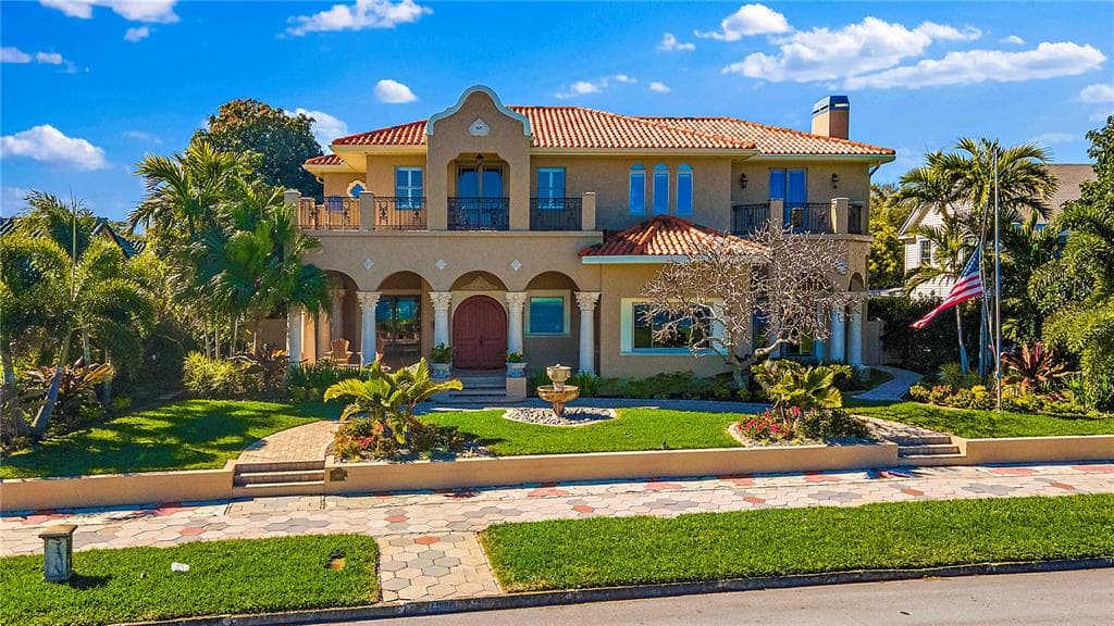 1925 BEACH DRIVE SE