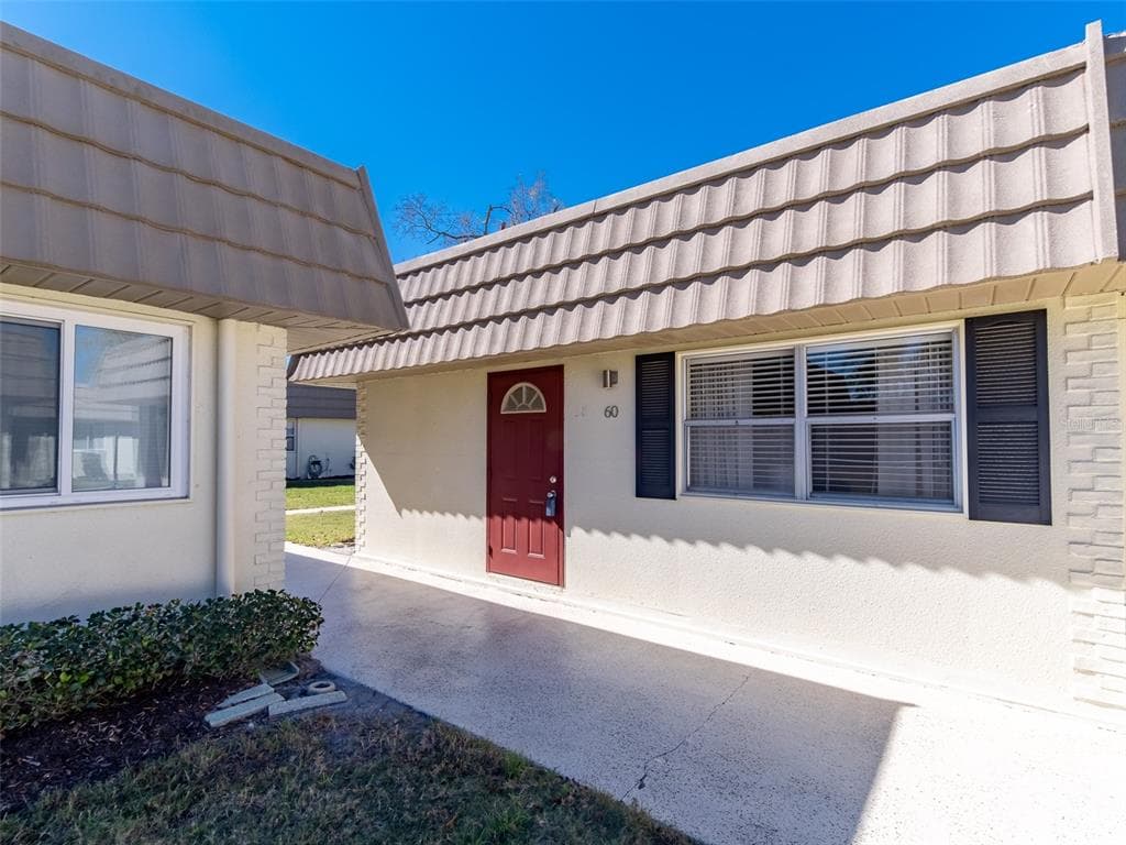 202 BEDFORD STREET UNIT 60 SUN CITY CENTER, FL 33573