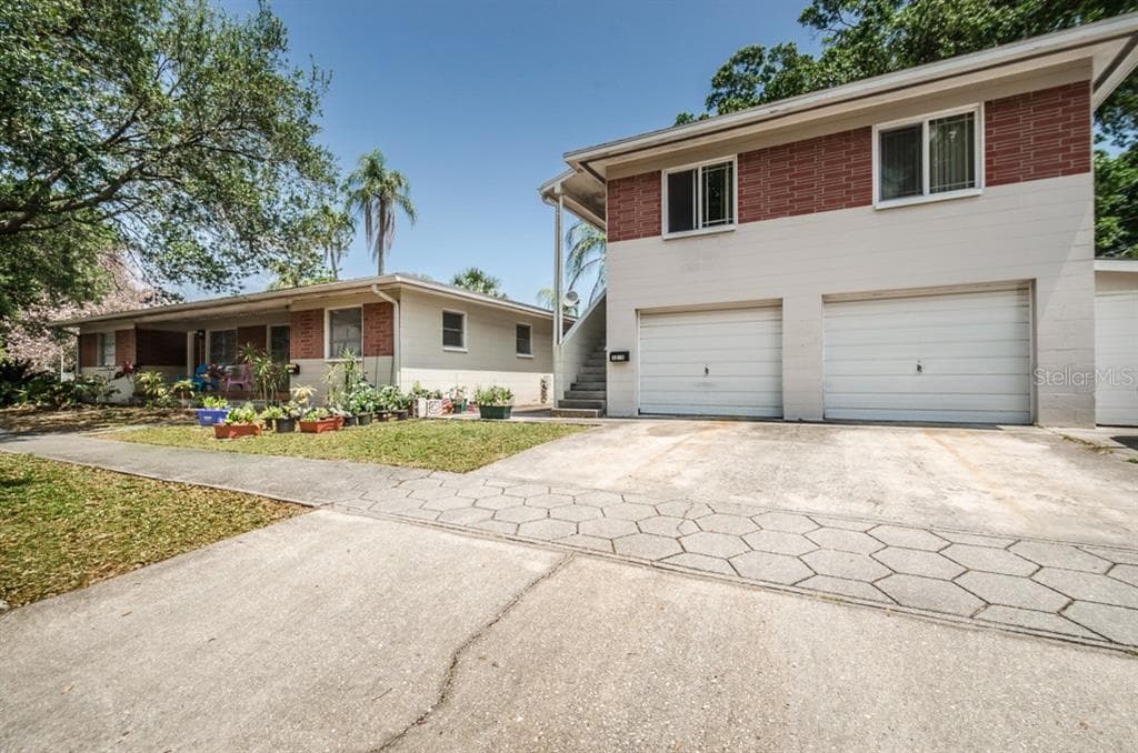 1215 3RD STREET N ST PETERSBURG, FL 33701