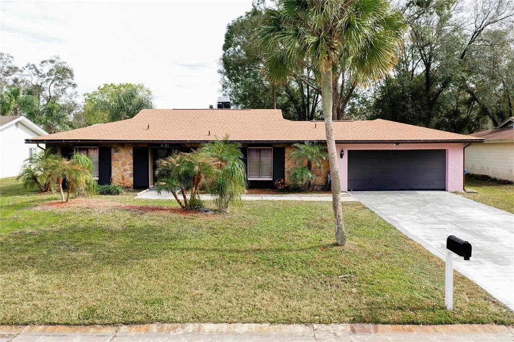 9024 HOGANS BEND TAMPA, FL 33647