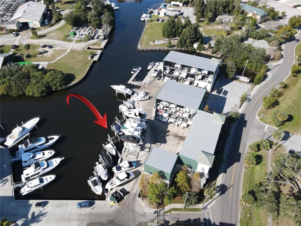 827 ROOSEVELT BOULEVARD UNIT Lift 005 TARPON SPRINGS, FL 34689