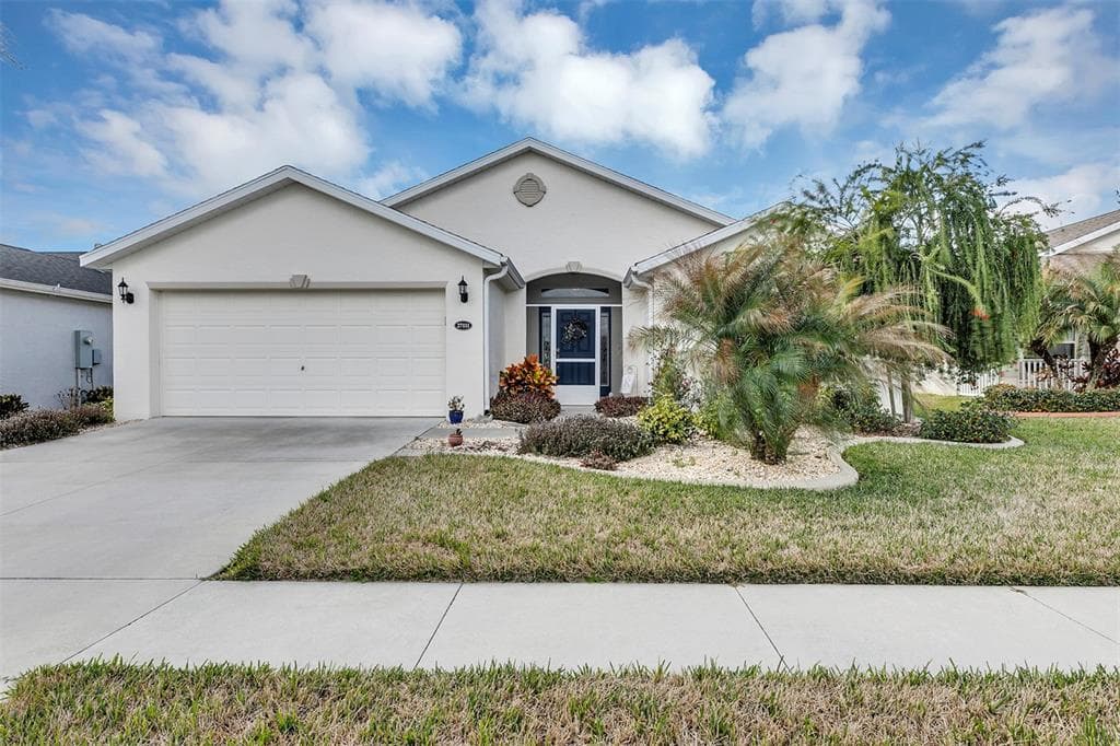 27111 ROANOKE DRIVE LEESBURG, FL 34748
