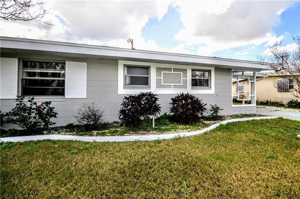1006 BEACH BOULEVARD SUN CITY CENTER, FL 33573