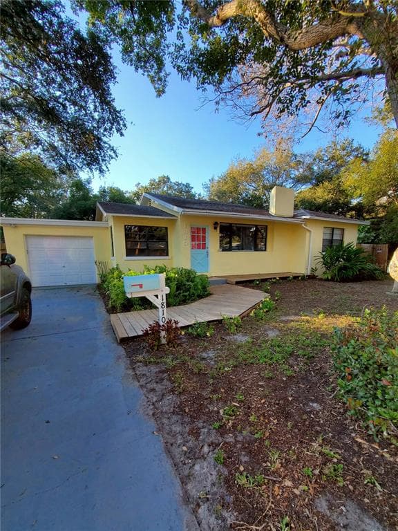 1810 COUNTRY CLUB ROAD N