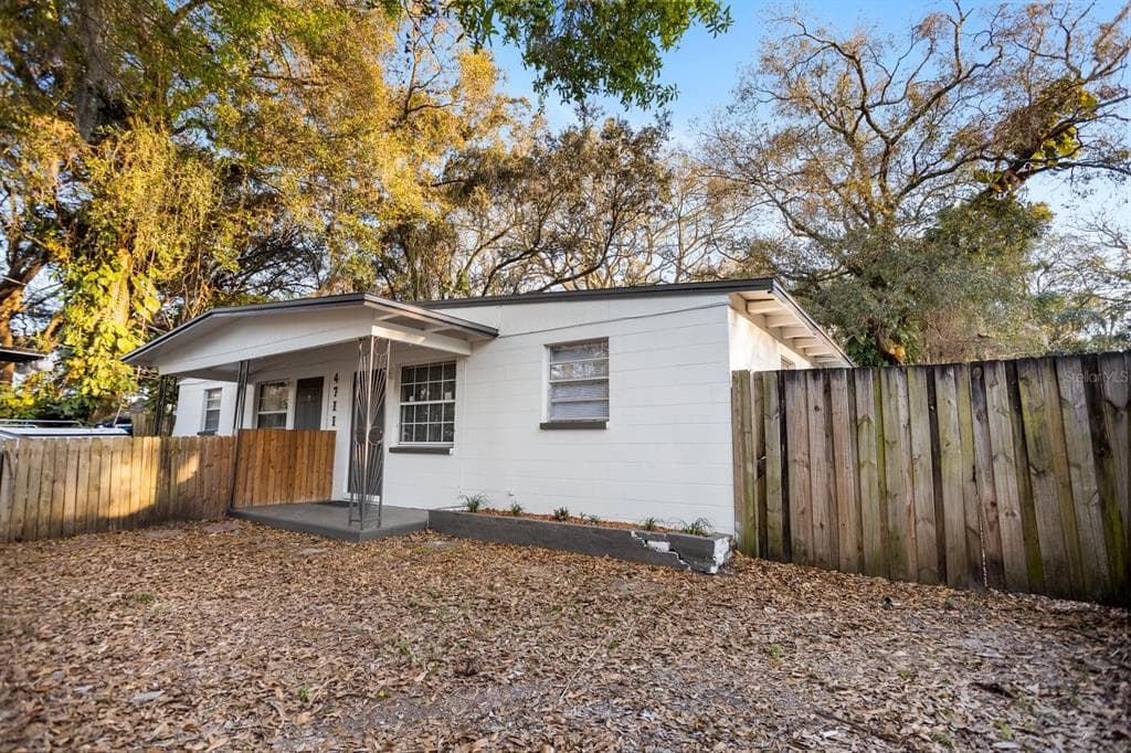 4711 E SEWARD STREET TAMPA, FL 33617