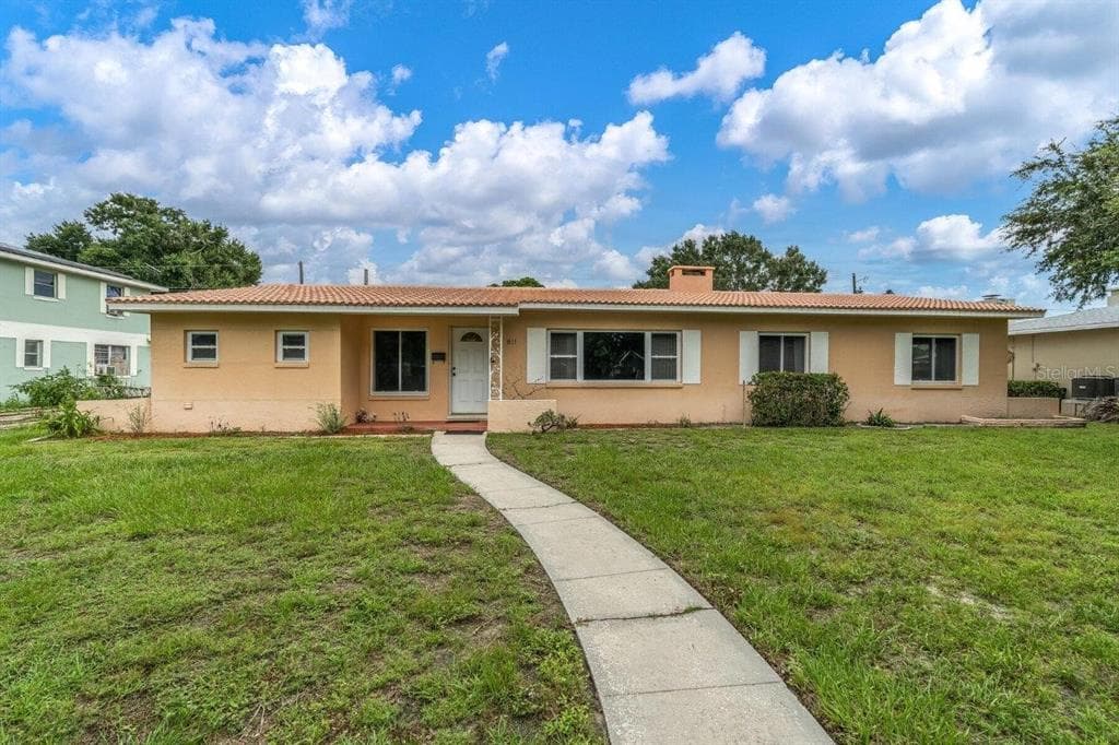 811 37TH AVENUE NE ST PETERSBURG, FL 33704