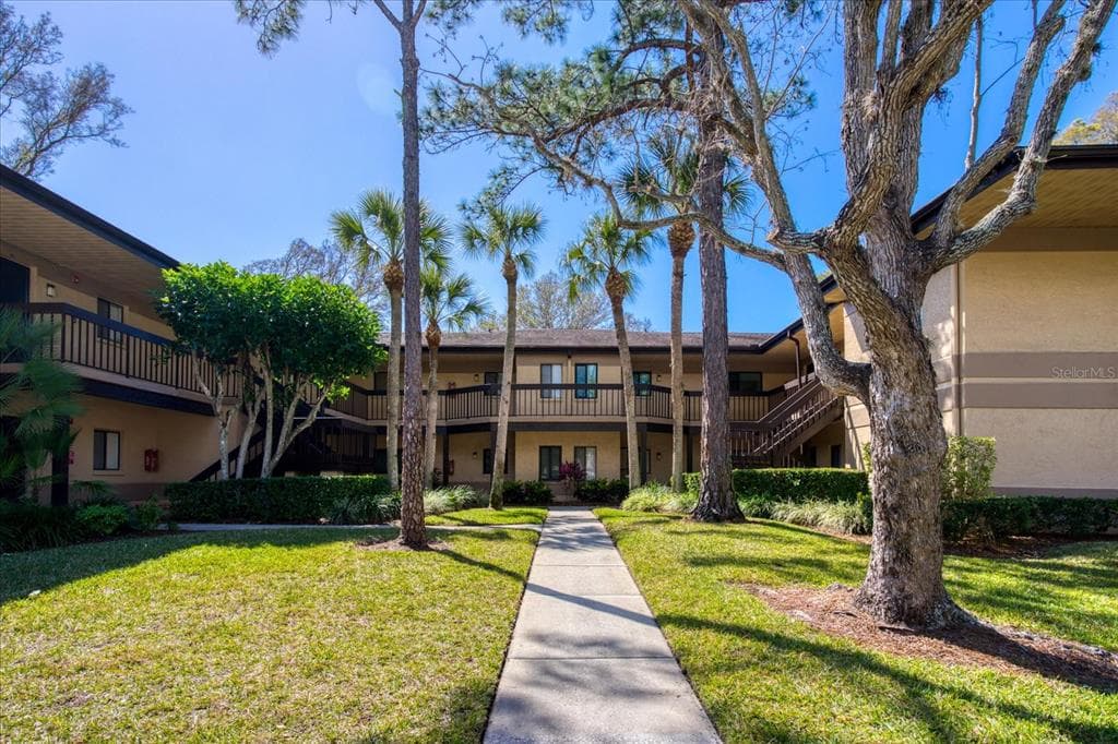 2689 SABAL SPRINGS CIR UNIT 102 CLEARWATER, FL 33761