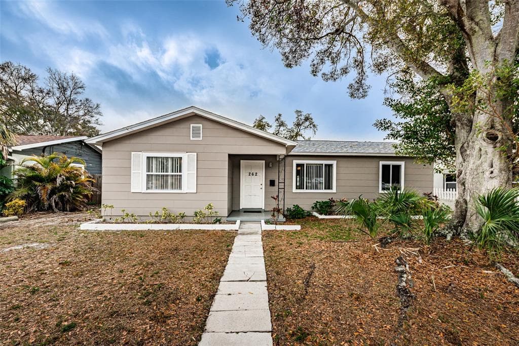 262 40TH AVENUE NE ST PETERSBURG, FL 33703