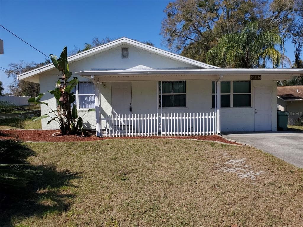 715 N DISSTON AVENUE TARPON SPRINGS, FL 34689