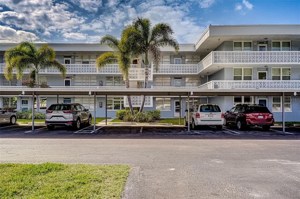 4880 LOCUST STREET NE UNIT 324 ST PETERSBURG, FL 33703